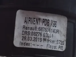 Renault Captur Kojelaudan sivutuuletussuuttimen kehys 687608143R