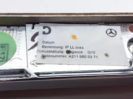 Mercedes-Benz E W211 Rivestimento del vano portaoggetti del cruscotto A2116800371