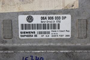Volkswagen New Beetle Sterownik / Moduł ECU 06A906033DP