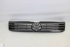 Volkswagen PASSAT B7 Grille calandre supérieure de pare-chocs avant 3AA853651