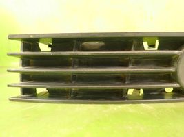 Audi A4 S4 B5 8D Griglia di ventilazione posteriore 8E0807681A