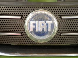 Fiat Idea Etupuskurin ylempi jäähdytinsäleikkö 735357980