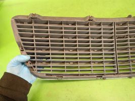 Mercedes-Benz E W210 Grille calandre supérieure de pare-chocs avant 2108800583