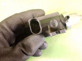 Volkswagen Golf IV Breather valve 1J0906627A