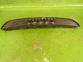 Audi A4 S4 B5 8D Grotelės viršutinės 8D0853651R