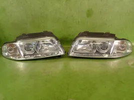 Audi A4 S4 B5 8D Priekinių žibintų komplektas 341-1107L341-1107R