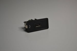 Audi Q7 4M USB socket connector 9P1035222B