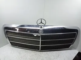 Mercedes-Benz 190 W201 Priekšējais režģis 