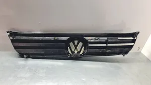 Volkswagen PASSAT B4 Griglia superiore del radiatore paraurti anteriore 3A0853653B