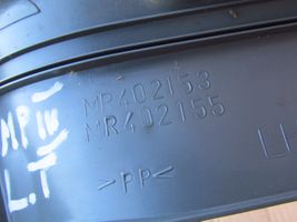 Mitsubishi Pajero Copertura del rivestimento del sottoporta posteriore MR402153