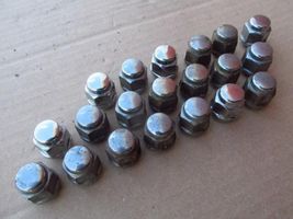 Honda CR-V Anti-theft wheel nuts and lock 