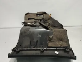 Audi A4 S4 B7 8E 8H Panelės stalčiuko/lentinėlės paklotėlis 