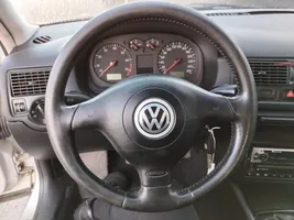 Volkswagen Golf SportWagen Ohjauspyörä 