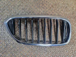 BMW 5 G30 G31 Grotelės priekinės 7383520