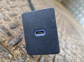 Ford Escape IV Enchufe conector USB LJ6T14G671AB