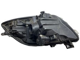 Toyota Yaris Lampa przednia 8117052570