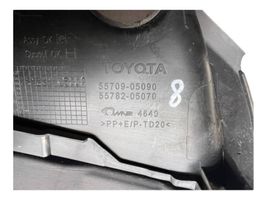 Toyota Avensis T270 Rivestimento del tergicristallo 5570905090