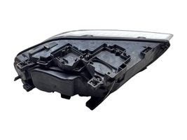 Volvo V70 Lampa przednia 31214352