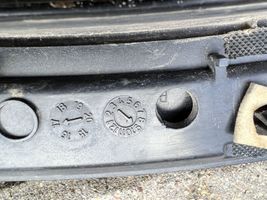 Land Rover Discovery 5 Spārna dekoratīvā apdare (moldings) HY3216A332AD