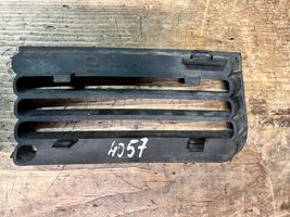 Audi A8 S8 D2 4D Pretmiglas luktura dekoratīvais režģis 4D0853683K