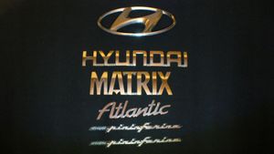 Hyundai Matrix Manufacturer badge logo/emblem 