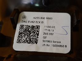 Mercedes-Benz EQE v295 Boczna kratka nawiewu deski rozdzielczej A2958303600