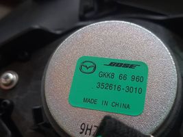 Mazda CX-30 D-pilarin verhoilu (yläosa) DFR768260