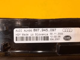 Audi A5 Trzecie światło stop 8W7945097