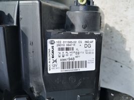 Opel Vivaro Lampa przednia 93867948