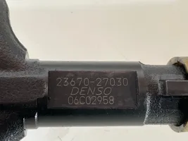 Toyota Avensis Verso Injecteur de carburant 2367027030