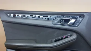 Porsche Macan Rivestimento del pannello della portiera anteriore 95B867105
