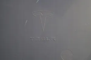 Tesla Model 3 Etupuskurin reuna 1453774-00-B