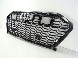 Audi RS7 C8 Grotelės viršutinės 4K8853651C