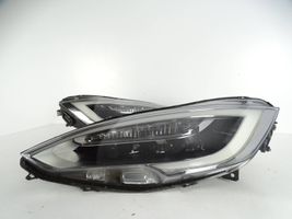 Tesla Model S Lampa przednia 105357400C