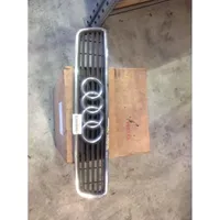 Audi A4 S4 B5 8D Grotelės priekinės 