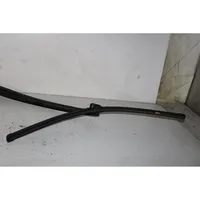 Volkswagen Touareg I Front wiper blade arm 