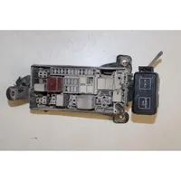 Toyota Hilux (N140, N150, N160, N170) Module de fusibles 