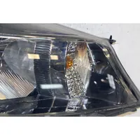 Toyota Yaris Lampa przednia 