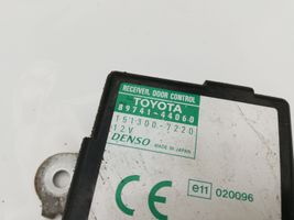 Toyota Avensis Verso Oven keskuslukituksen ohjausyksikön moduuli 8974144060