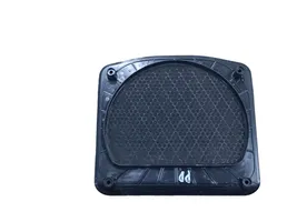 BMW 1 F20 F21 Subwoofer-bassoelementin etusäleikkö/lista 9223670