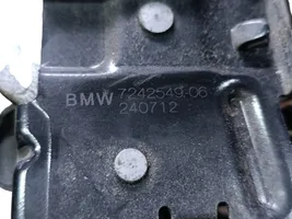 BMW 1 F20 F21 Dzinēja pārsega slēdzene 724254906