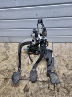 Volkswagen PASSAT B5 Pedal assembly 8D1721523