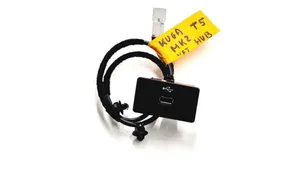 Ford Kuga II USB-pistokeliitin GL3T-14G332-AA