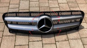 Mercedes-Benz GLA W156 Etupuskurin ylempi jäähdytinsäleikkö 11279981