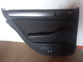 Audi A6 S6 C5 4B Rivestimento del pannello della portiera posteriore 4B0867305