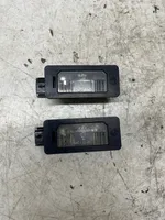 BMW X5 E70 Lampa oświetlenia tylnej tablicy rejestracyjnej 7176924