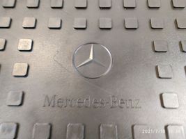 Mercedes-Benz B W246 W242 Tavaratilan pohjan kumimatto A2468140041