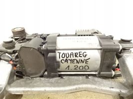 Porsche Cayenne (9PA) Ilmajousituksen kompressoripumppu 