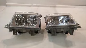 Mitsubishi Canter Lampa przednia MK581218