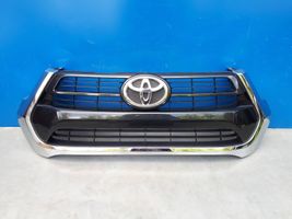 Toyota Hilux VIII Grille calandre supérieure de pare-chocs avant 531110KB30